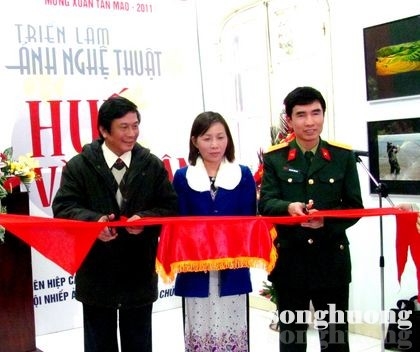 Khai mạc triển lãm ảnh Huế vào xuân 